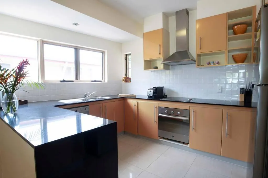 Beach House Apartment No 5 - Beach, Village Shops شاطئ ميشين 0*,